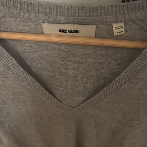 Buck Mason featherweight cashmere vneck sweater - Picture 2 of 6